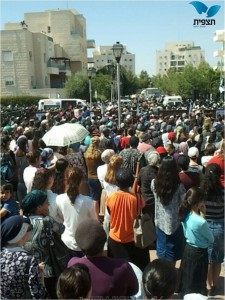 The procession at Elad for Eyal Yfrach. Credit: Tehila Damary / Tazpit Nws Agency.