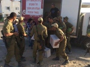 Soldiers receive delivery from Meir Panim