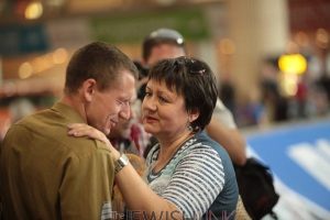 El Al Flies in 125 Parents of Lone Soldiers That Served in Recent War, to Celebrate Rosh Hashanah Together. Photos: Courtesy / Mothers of Israeli lone soldiers tearfully greet their son at Ben Gurion airport on Thursday.
