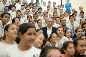 Credit: Kobi Gideon, GPO/ Prime Minister Benjamin Netanyahu and Sderot Mayor, Alon Davidi, with Sderot schoolchildren.