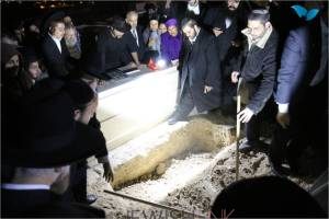 Picture  Credit: Hillel Maeir, Tazpit News Agency. Keren's grave being dug.