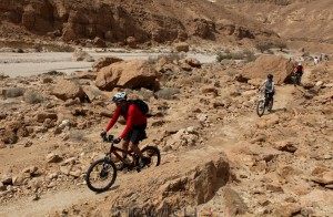 Photo: Gil Cohen-Magen / Photo 1: Cyclists in the Israeli desert /